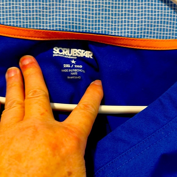 Scrubs Tops size 2x royal blue women’s Scrubs - Picture 4 of 11